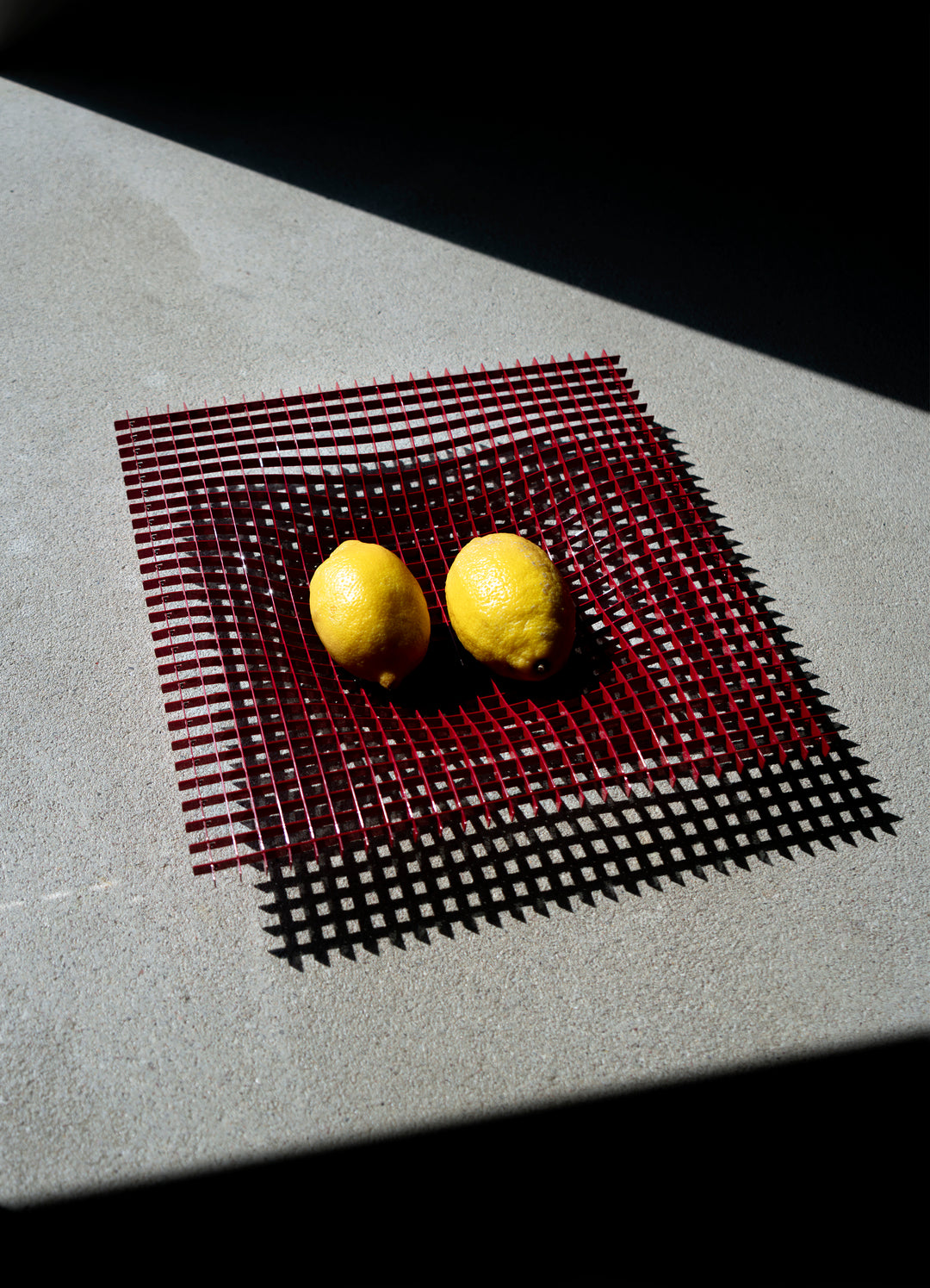 GRAVITY - CENTREPIECE - RED