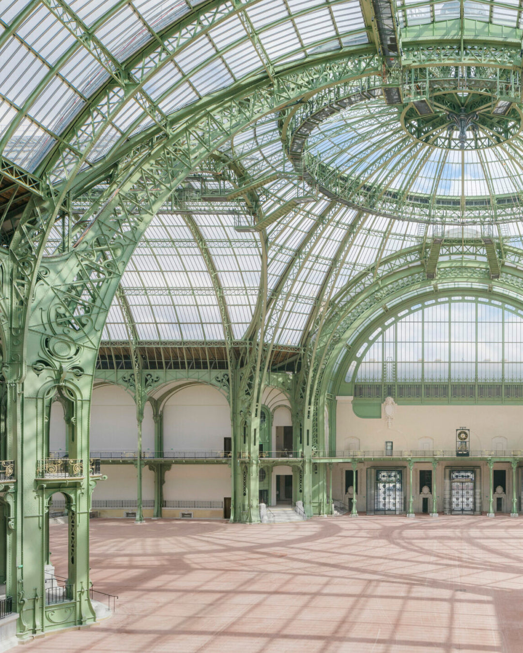 Gravity Candleholder Vase in Grand Palais green 